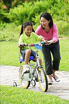 女儿,骑自行车,母亲,引导