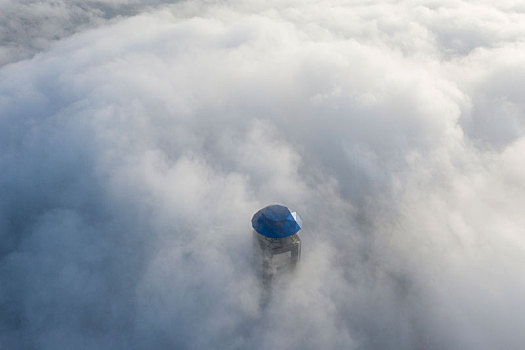 广西梧州,云雾缭绕似仙境