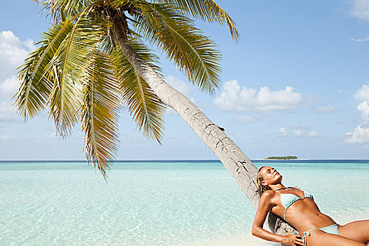 女人,靠着,棕榈树,岛屿,北方,环礁,马尔代夫