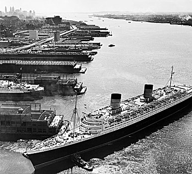 俯拍,游船,港口,伊丽莎白二世女王,哈得逊河,纽约,美国