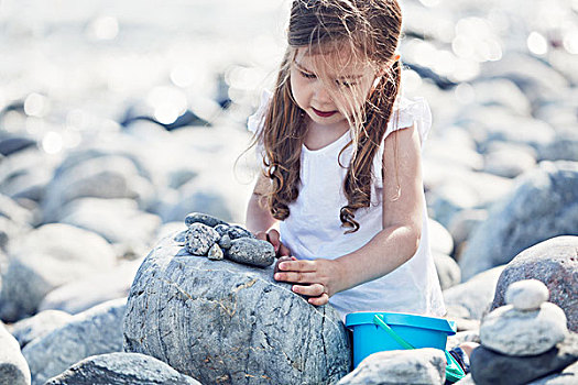 女孩,玩,岩石,海滩