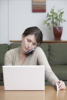 女人,交谈,手机,使用笔记本,电脑