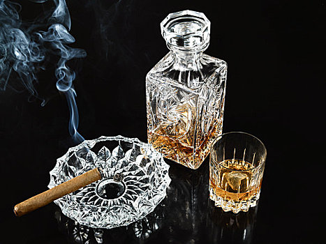 雪茄,烟灰缸,玻璃器具,大玻璃杯,威士忌