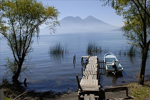 危地马拉,湖,步行桥,佩特罗,火山,背影