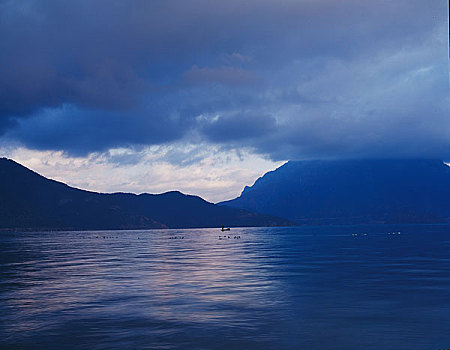 沪沽湖