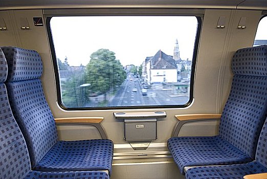 空椅子,列车