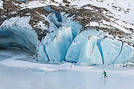 女人,滑冰,正面,挂包,冰河,楚加奇山,靠近,科尔多瓦,阿拉斯加,冬天