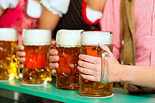 旅店,酒吧,巴伐利亚,群体,男青年,女人,传统,聚会,啤酒,啤酒杯,站立