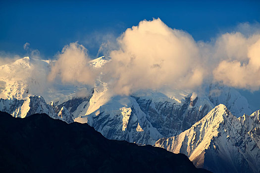 昆仑雪山