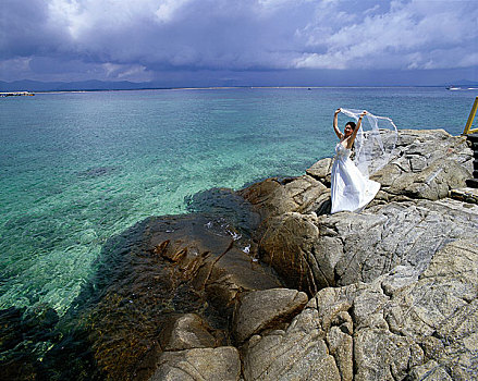海南三亚蜈支洲岛海边婚纱摄影