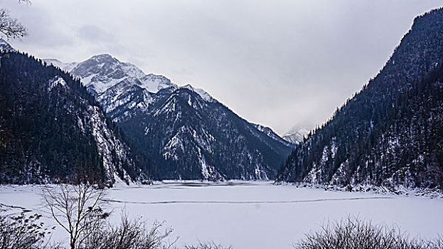 冬季九寨沟长海与雪山