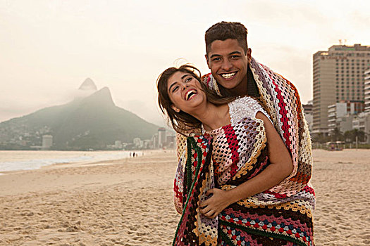 年轻,情侣,毯子,伊帕内玛海滩,里约热内卢,巴西