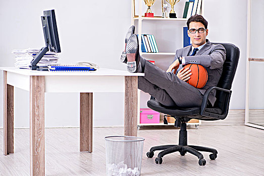 年轻,商务人士,玩,篮球,办公室