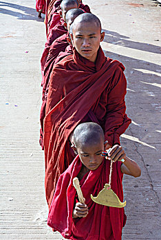 吉桃,僧侣,收集,施舍,吉谛瑜佛塔,金岩石佛塔,孟邦,缅甸