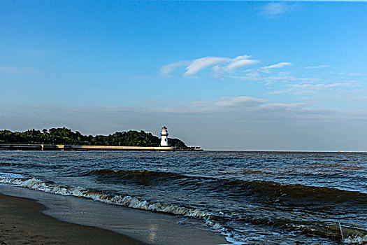 海岛灯塔海岸线