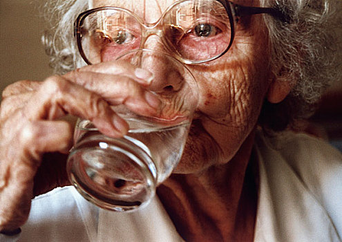 老年,女人,喝,水杯