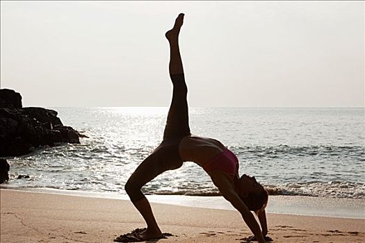 女人,练习,瑜珈,海滩,日落