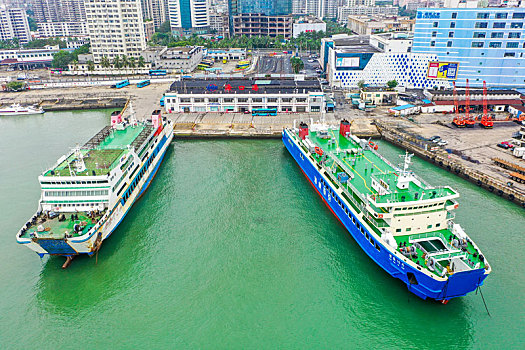 航拍海南海口秀英港,海口港客运站,滚装轮