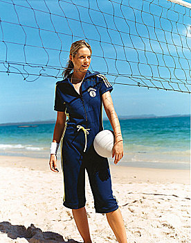 女人,穿,运动衣,拿着,排球,站立,海滩