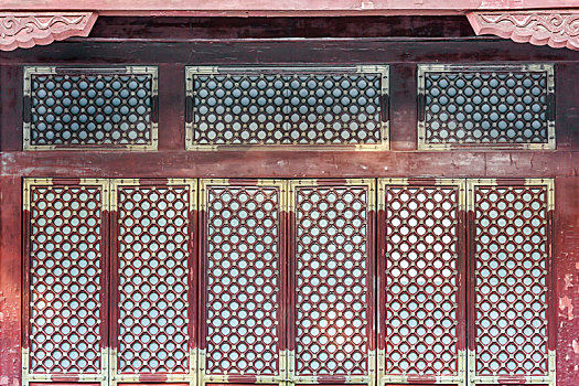 中式古建筑实木隔扇门窗,拍摄于南京朝天宫