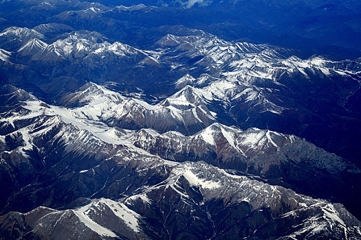 航拍西藏境内雪山冰川