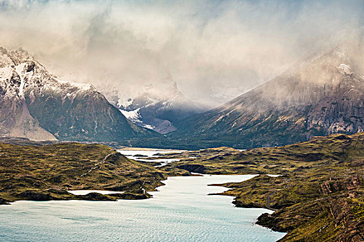 低云,太阳光线,河,山景,托雷德裴恩国家公园,智利