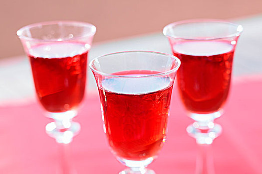 三个,玻璃杯,樱桃,利口酒