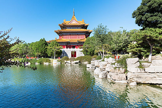 中国山东省蓬莱三仙山景区水景建筑园林景观