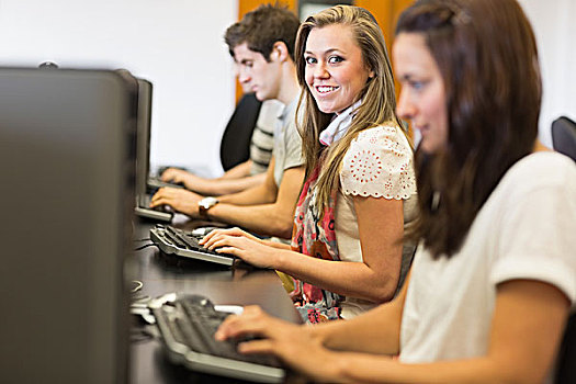 学生,坐,用电脑,微笑,电脑课