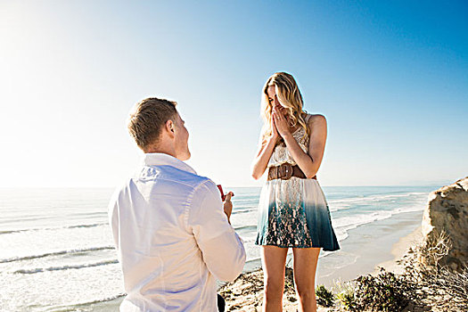 男青年,求婚,女朋友,海洋,松树,圣地亚哥,加利福尼亚,美国