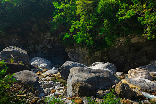 台湾花莲太鲁阁风景区,砂卡礑溪的山谷溪流