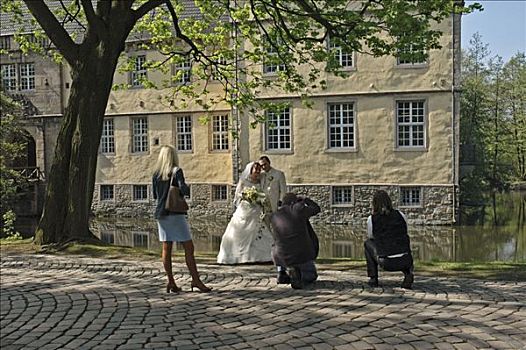 两个,摄影师,照片,婚礼,伴侣,水,城堡,北莱茵-威斯特伐利亚,地区,德国