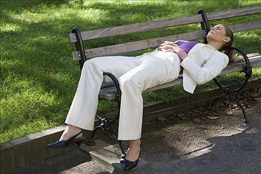 职业女性,睡觉,长椅,公园