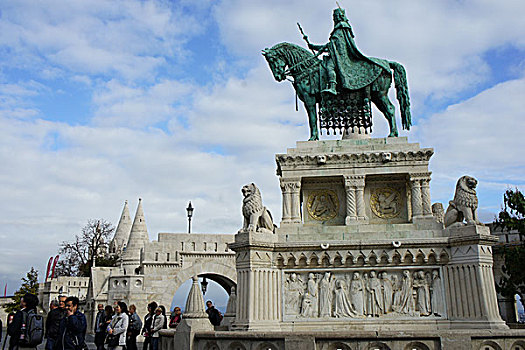 渔夫堡广场上第一位匈牙利国王斯蒂芬的雕像,匈牙利布达佩斯城堡山