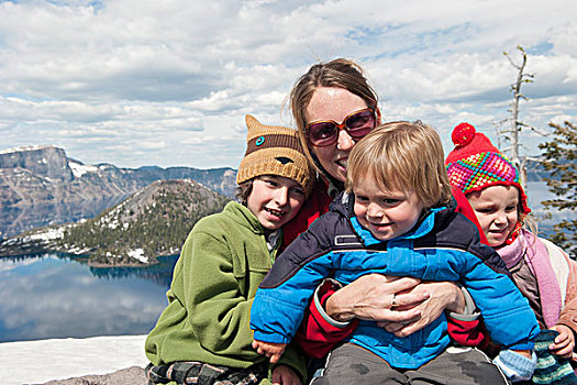 母亲,孩子,火山湖国家公园,俄勒冈,美国