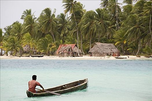 巴拿马,库纳亚拉,男人,挖,室外,独木舟,接近,岛屿