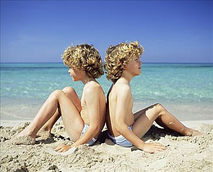 双胞胎,男孩,坐,海滩