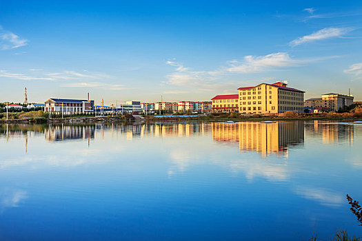 中国河北省塞罕坝机械林场场部驻地湖湖畔夕阳秋色