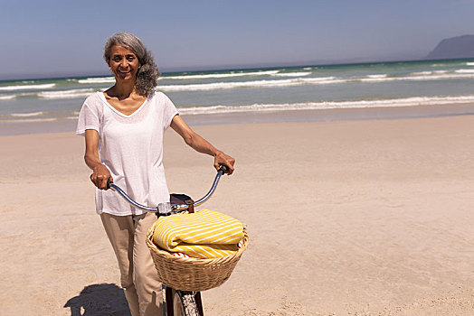老年,女人,自行车,走,海滩