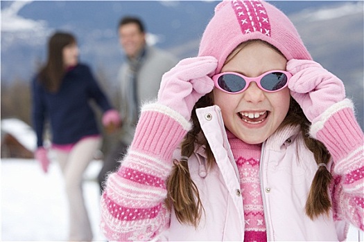 女孩,7-9岁,戴着,毛帽,墨镜,雪中,微笑,头像,父母,背景