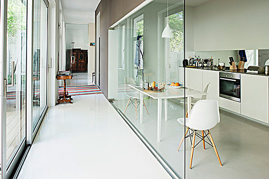 狭窄,走廊,玻璃墙,就餐,经典,白色,椅子,现代,厨房操作台
