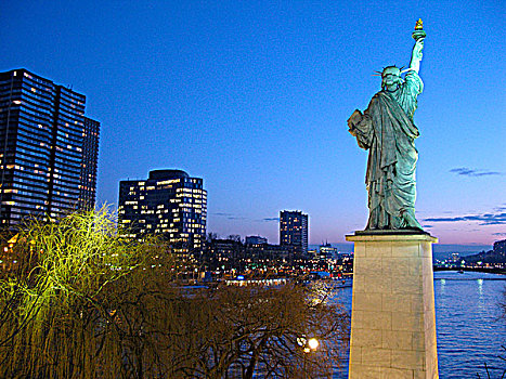法国,巴黎,自由女神像,塞纳河