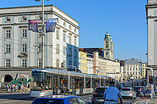 林茨,大广场,圣三一柱,老教堂,有轨电车,多瑙河,上奥地利州,奥地利