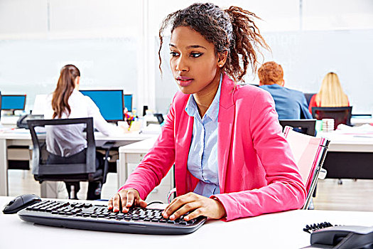 非洲,年轻,职业女性,工作,办公室,电脑