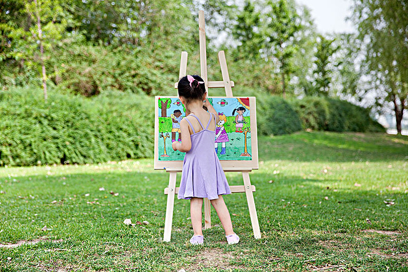 正在画画的小女孩_高清图片_全景视觉
