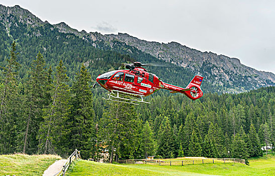 红色,救助,直升飞机,起飞,草地,空中客车,山谷,白云岩,意大利,欧洲