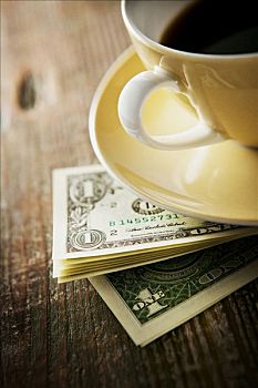 咖啡杯,纸币,特写