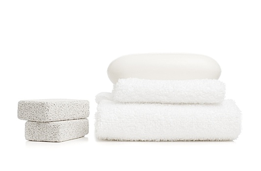 浮石,毛巾,肥皂,白色背景