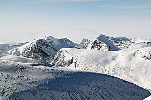 冬天,山