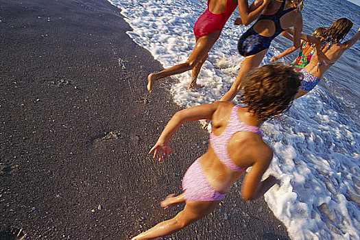 后视图,女孩,泳衣,跑,海浪,海滩